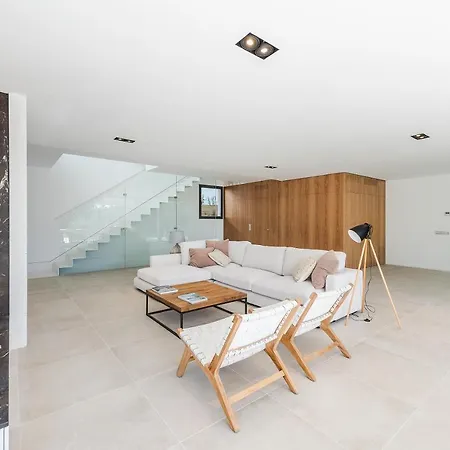 Brand New Luxury Infinity Pool & Views