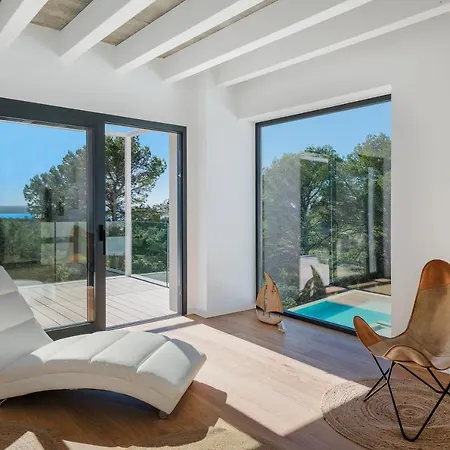 Brand New Luxury Infinity Pool & Views Villa *
