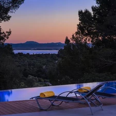 Brand New Luxury Infinity Pool & Views Villa Alcúdia