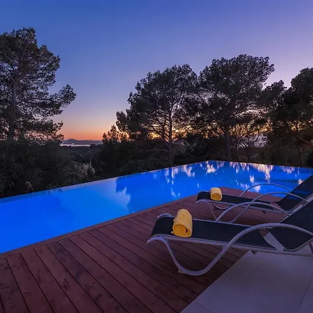 Brand New Luxury Infinity Pool & Views